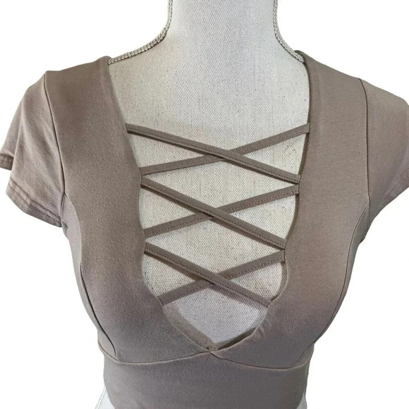 Charlotte Russe Beige Nude Cropped Top Size Small Strappy Criss Cross Chest - Picture 3 of 6
